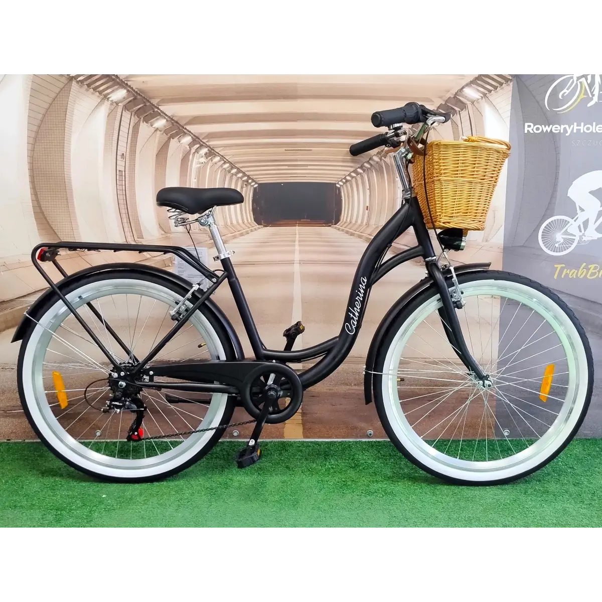 Damski_rower_miejski_Catherina_rama_17″_kola_26″_+_kosz_wiklinowy