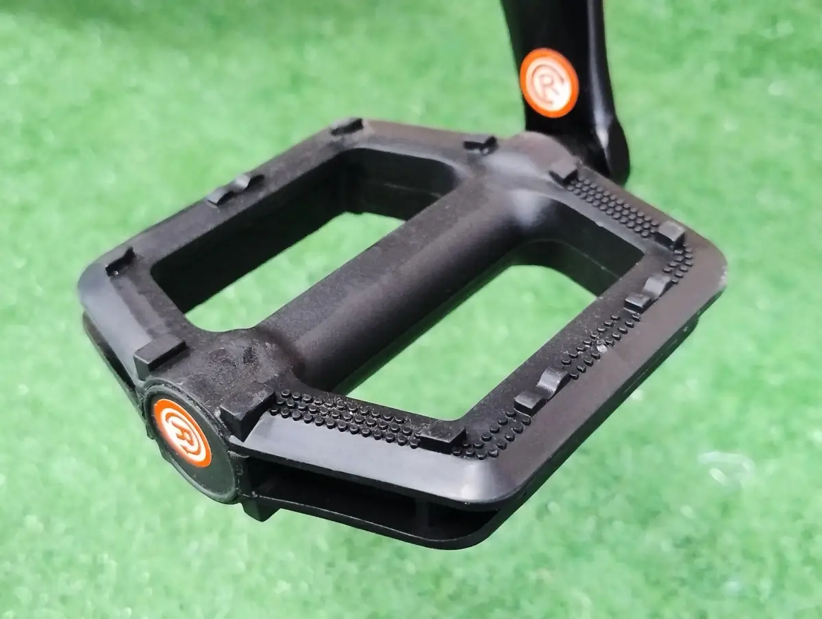 Rower_gorski_dla_dziewczynki_DISCOVERY_KELLY