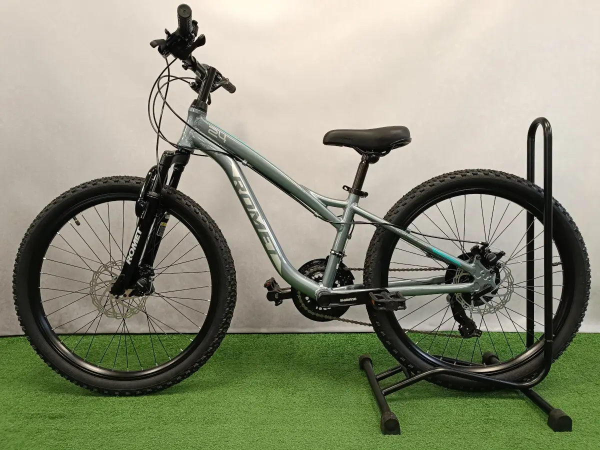 trabike_rower_gorski_mtb_mlodziezowy_romet_rambler_fit_24_grafit_2.webp