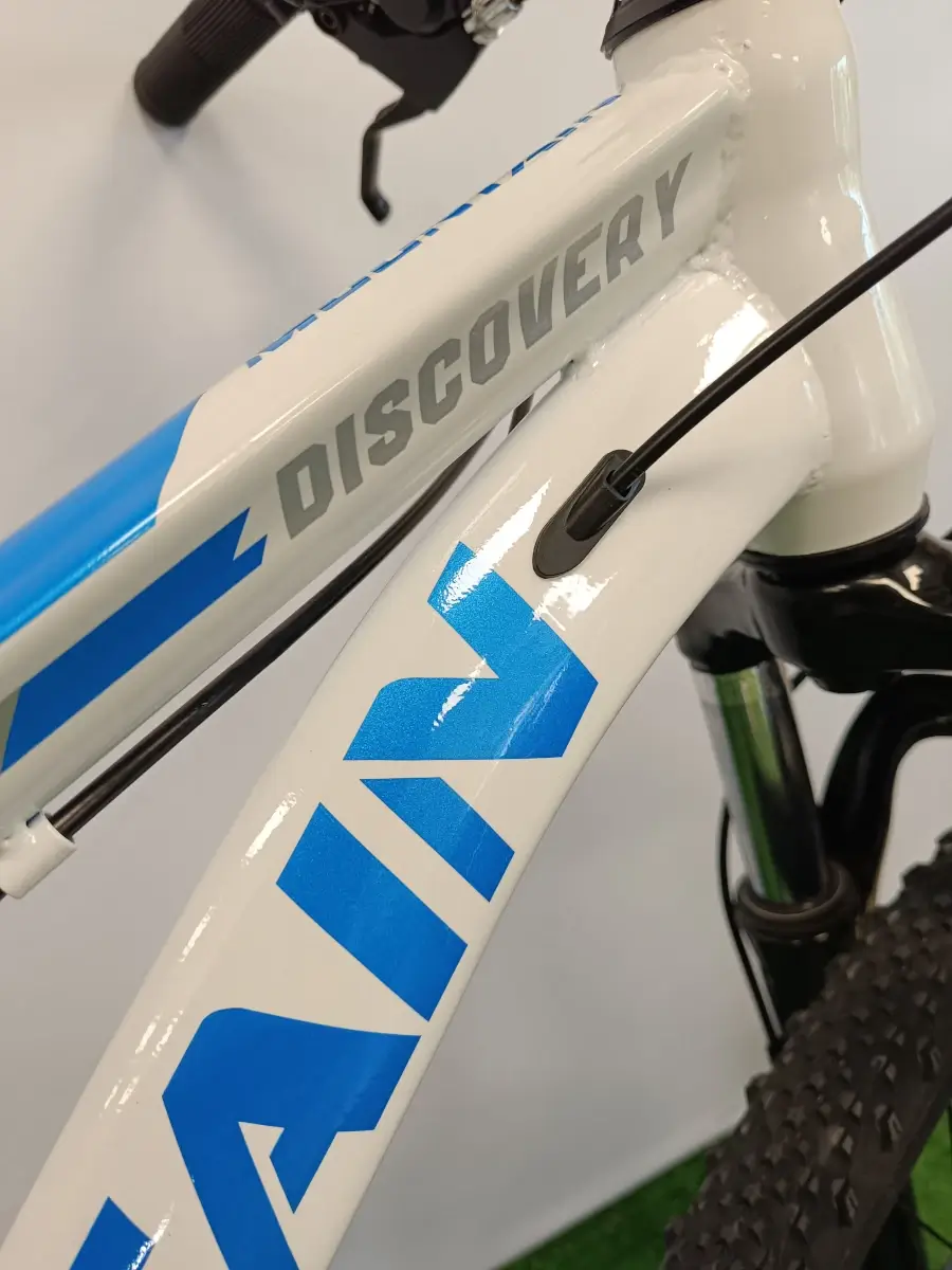 trabike_rower_gorski_MTB_discovery_mountain_bialo_niebieski_13_5.webp